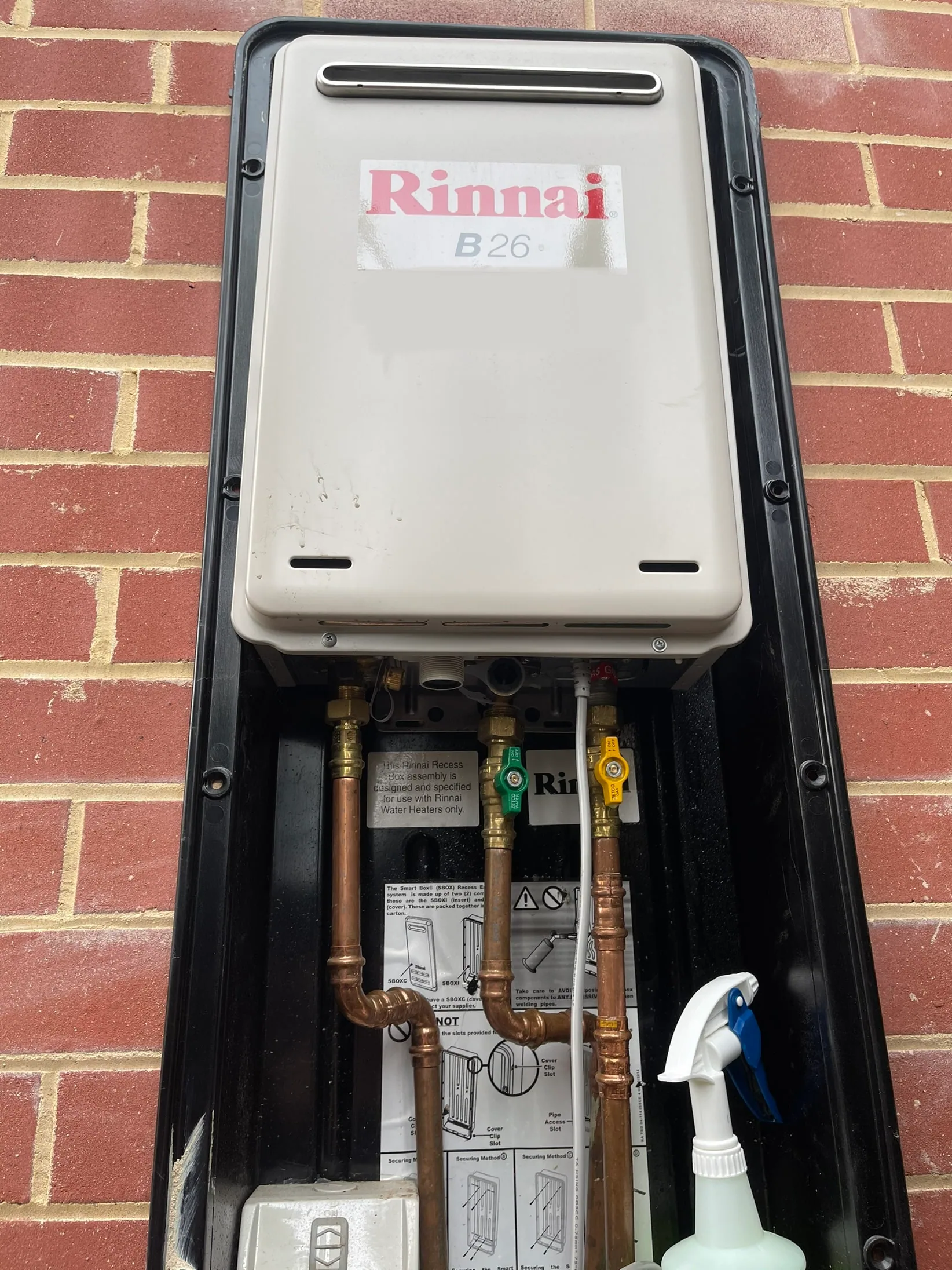 Rinnai continuous flow hot water unit in a recess box
